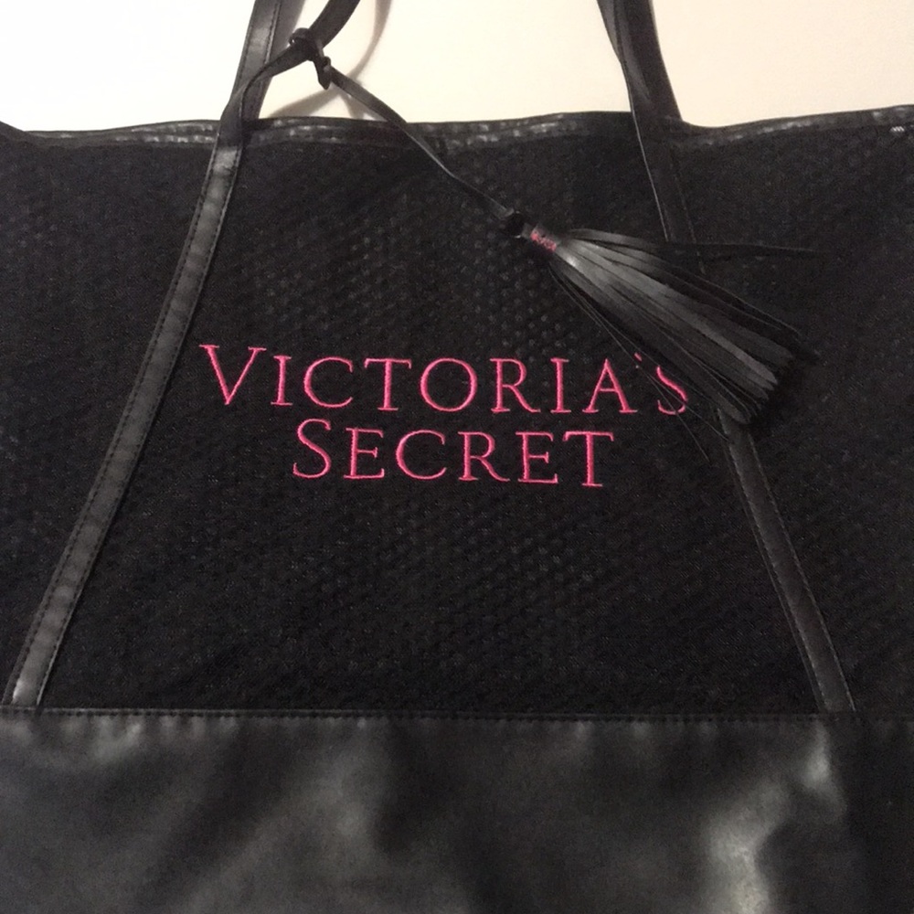 Victoria’s Secret Large Vegan Leather and Mesh tote NWOT - Picture 3 of 8